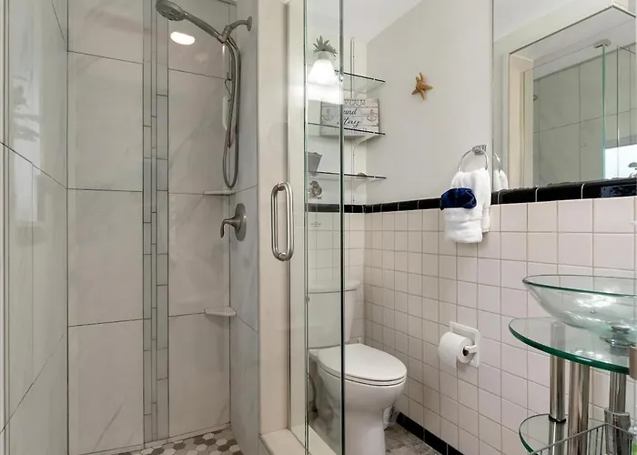 Quiet Corner Heated Pool & 2 Mins 2 Clearwater Beach