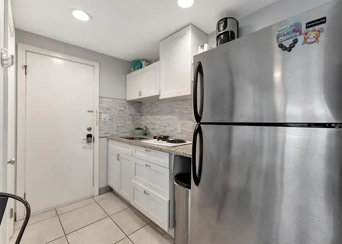Quiet Corner Heated Pool & 2 Mins 2 Apartment Clearwater Beach