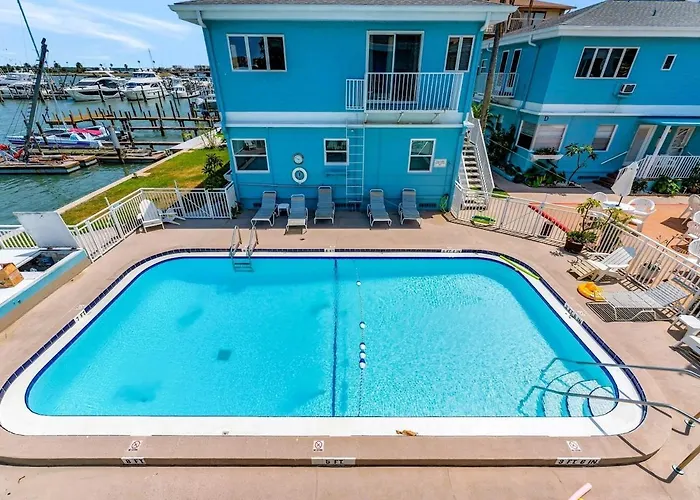 Quiet Corner Heated Pool & 2 Mins 2 Apartment Clearwater Beach