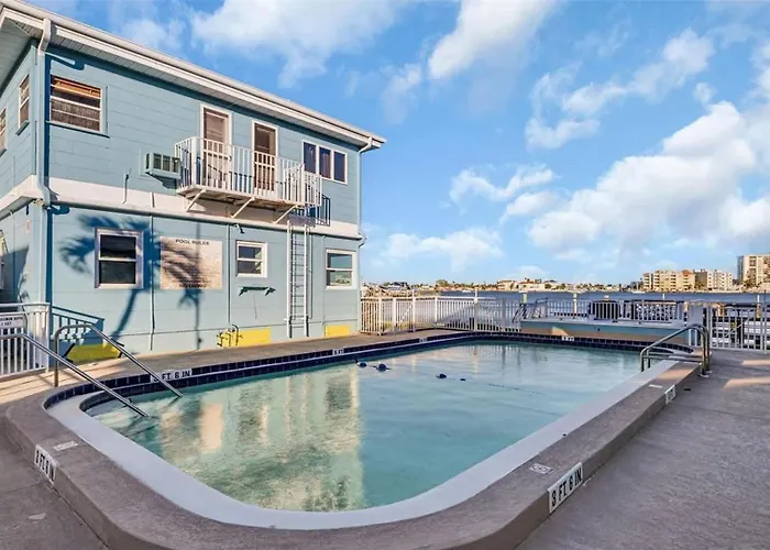 Quiet Corner Heated Pool & 2 Mins 2 Apartment *